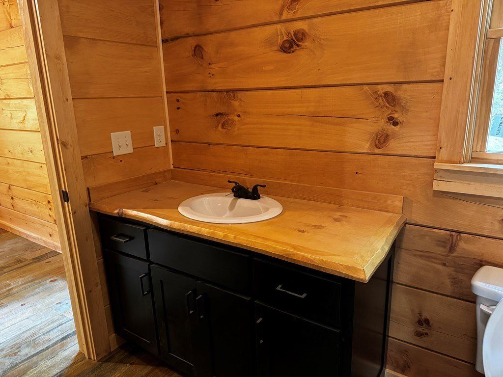 122 Laurel Creek Trail. Blue Ridge, GA 30513