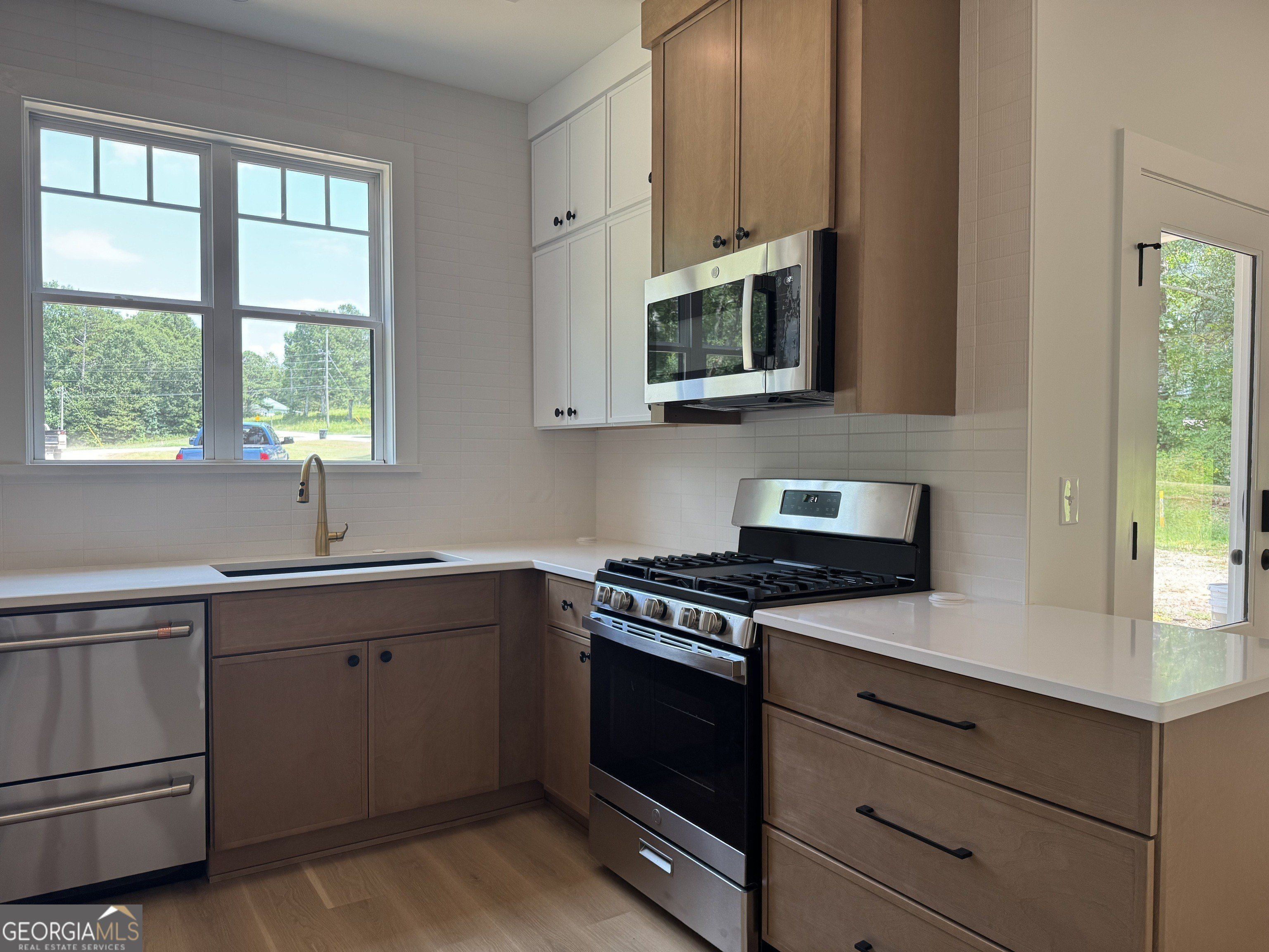 71 Woodlake Crt. Hartwell, GA 30643