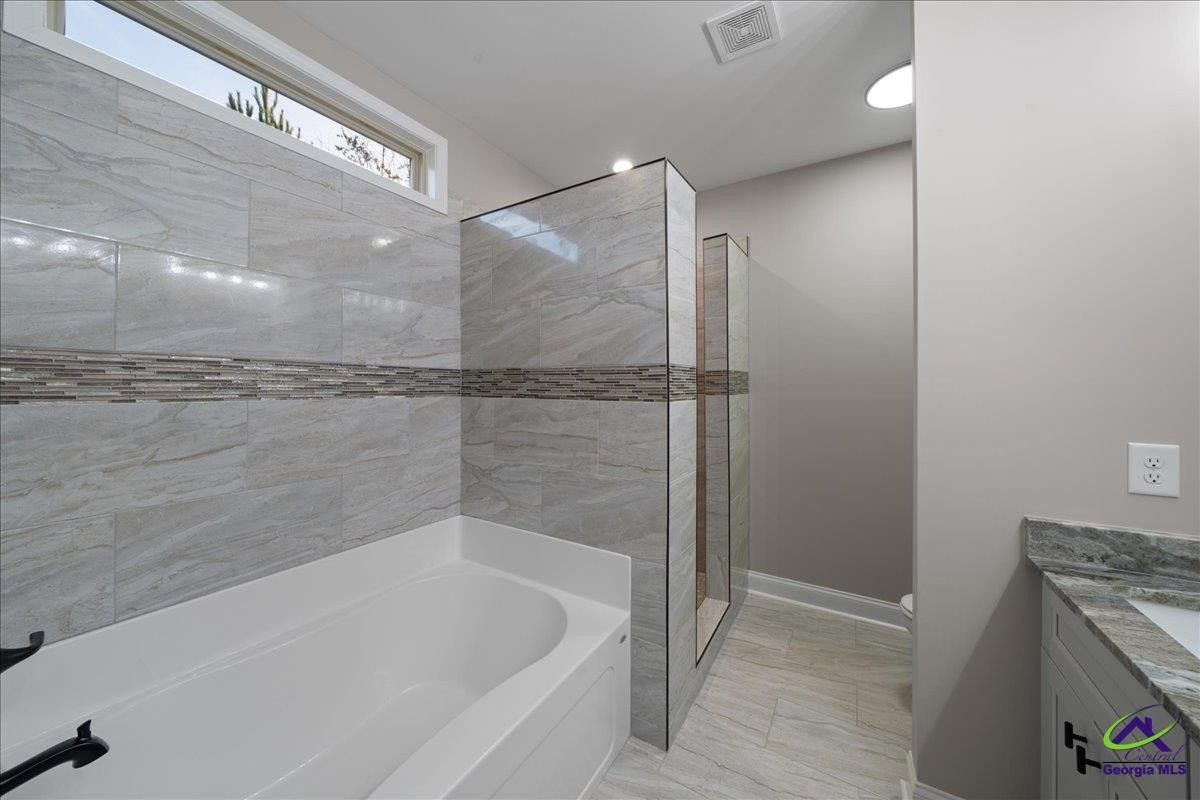 206 Eric Court. Byron, GA 31008