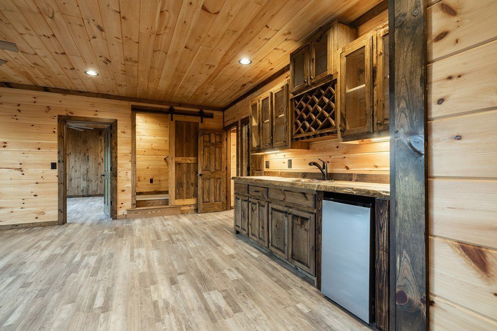 612 Kensington Drive. Mineral Bluff, GA 30559