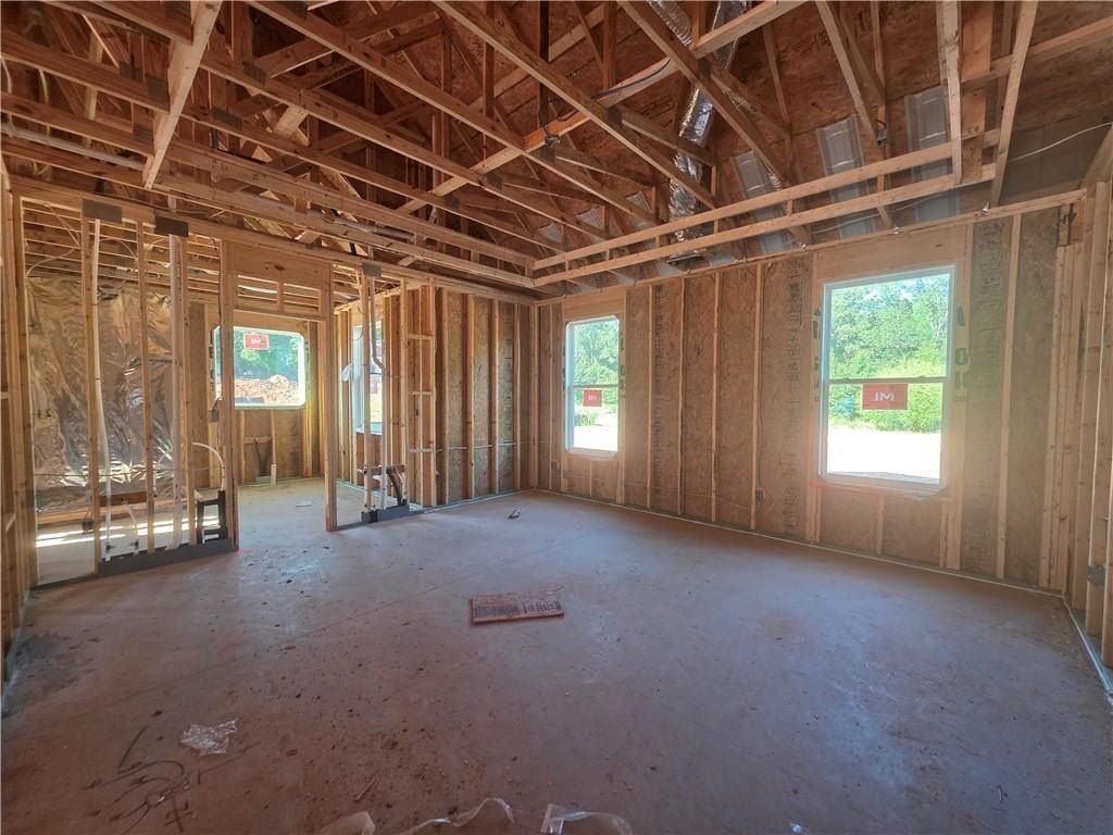 572 Elder Road. Statham, GA 30666