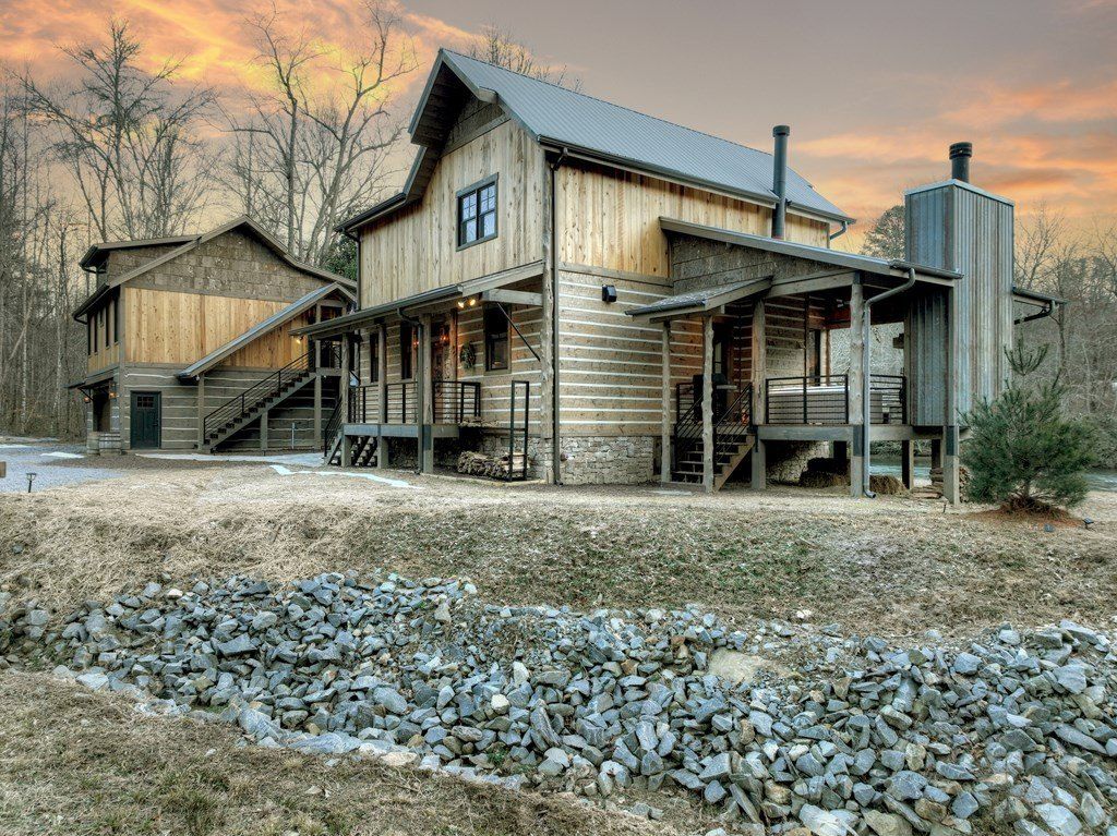 737 Wildwood Trail. Mineral Bluff, GA 30559