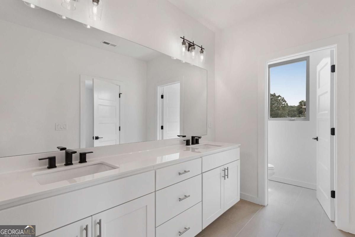 3076 Kelly Street. Scottdale, GA 30079