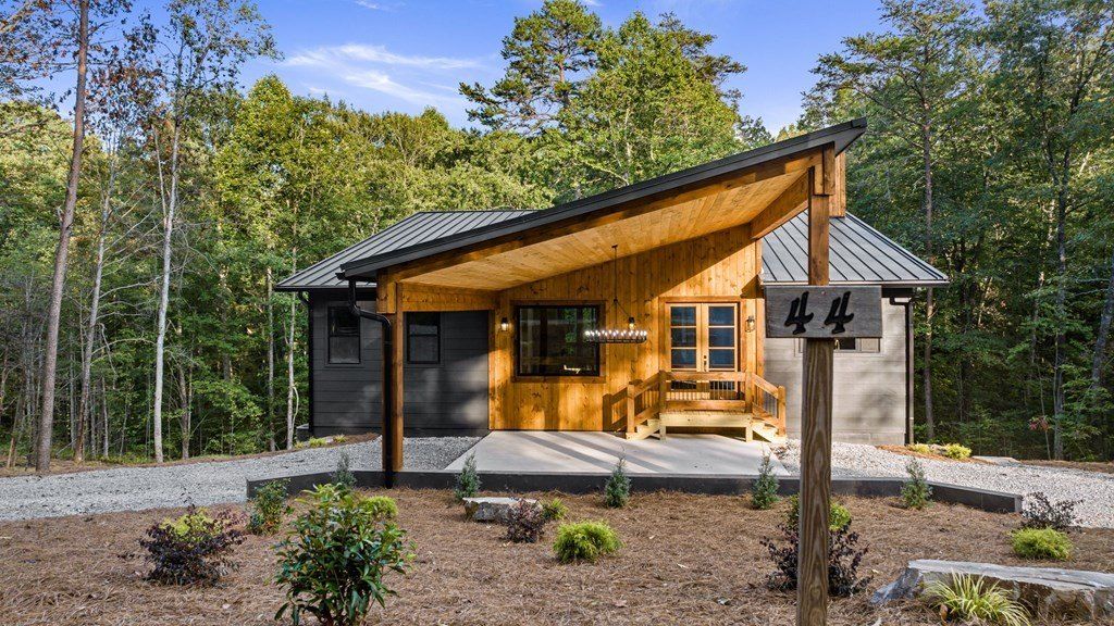 Lot 40 Lees Ride. McCaysville, GA 30555