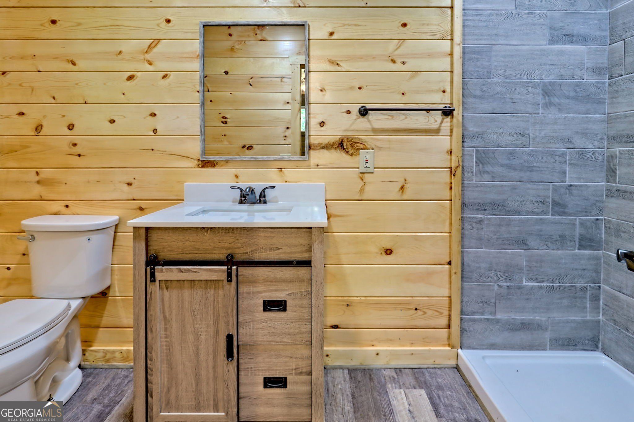 108 Olds Mountain Peak. Rabun Gap, GA 30568