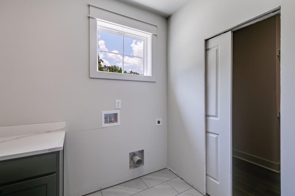 180 Ridgewood Creek Path. Dallas, GA 30157