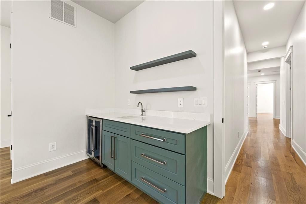 320 Hammond Drive. Atlanta, GA 30328