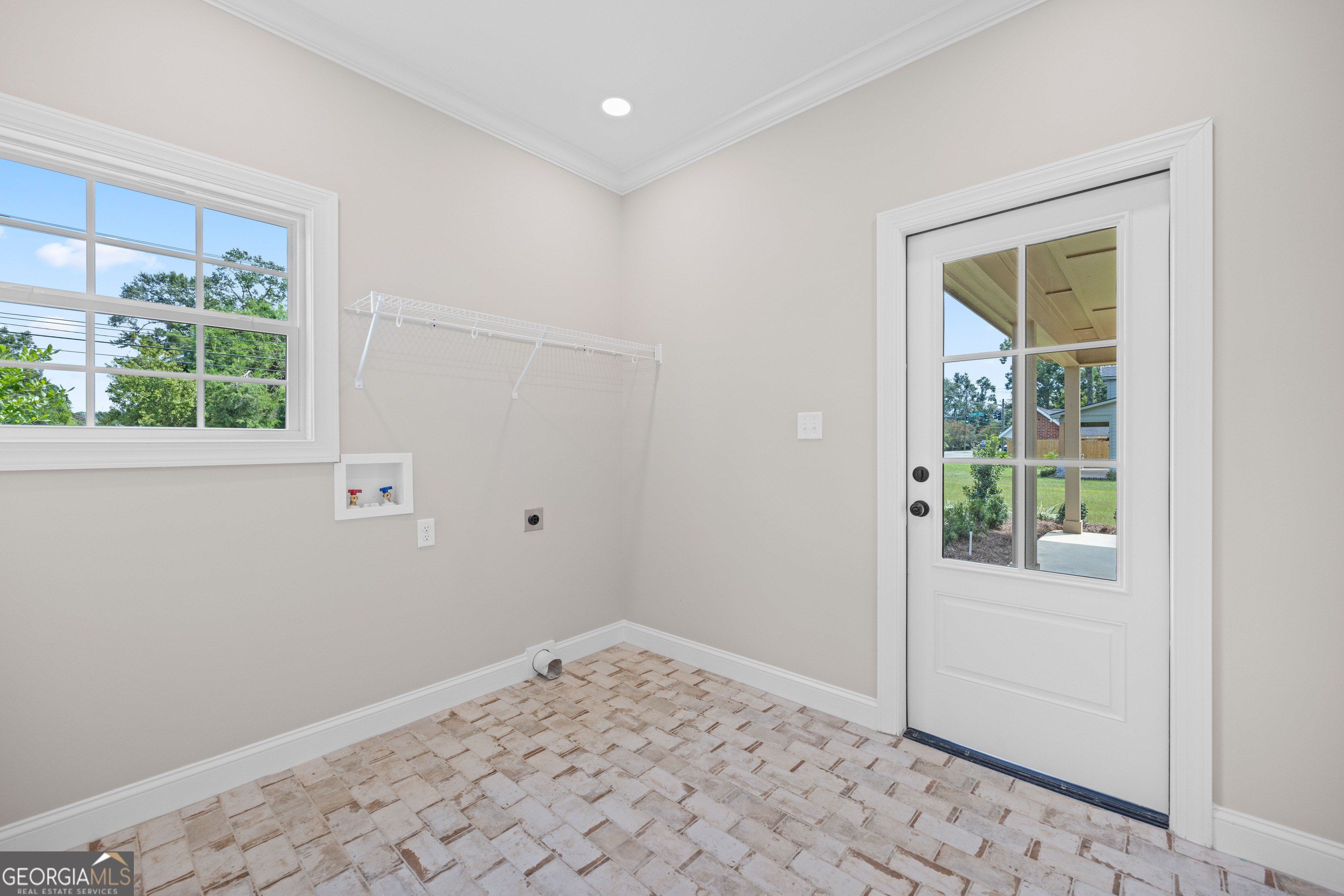 2208 N Oak Street. Valdosta, GA 31602