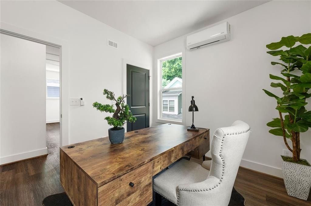 1098 Wedgewood Drive Nw. Atlanta, GA 30318