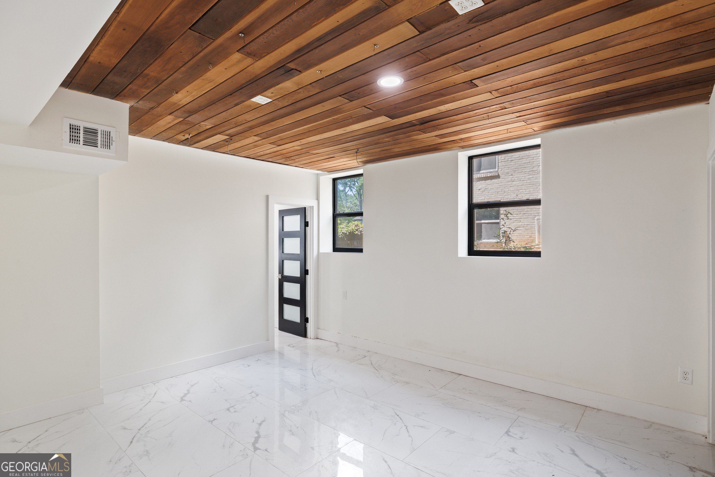 621 Hammond Drive. Atlanta, GA 30328