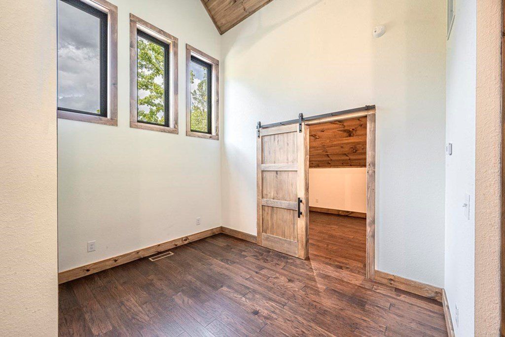 86 Valley Lake Drive. Mineral Bluff, GA 30559