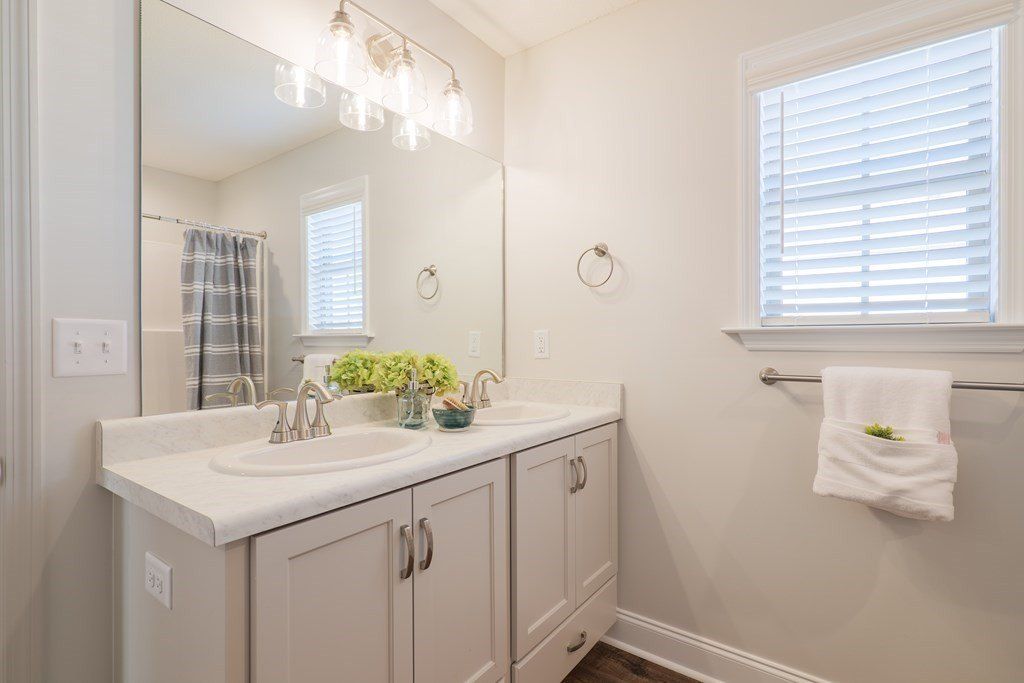 19 Red Oak Street. Ray City, GA 31645