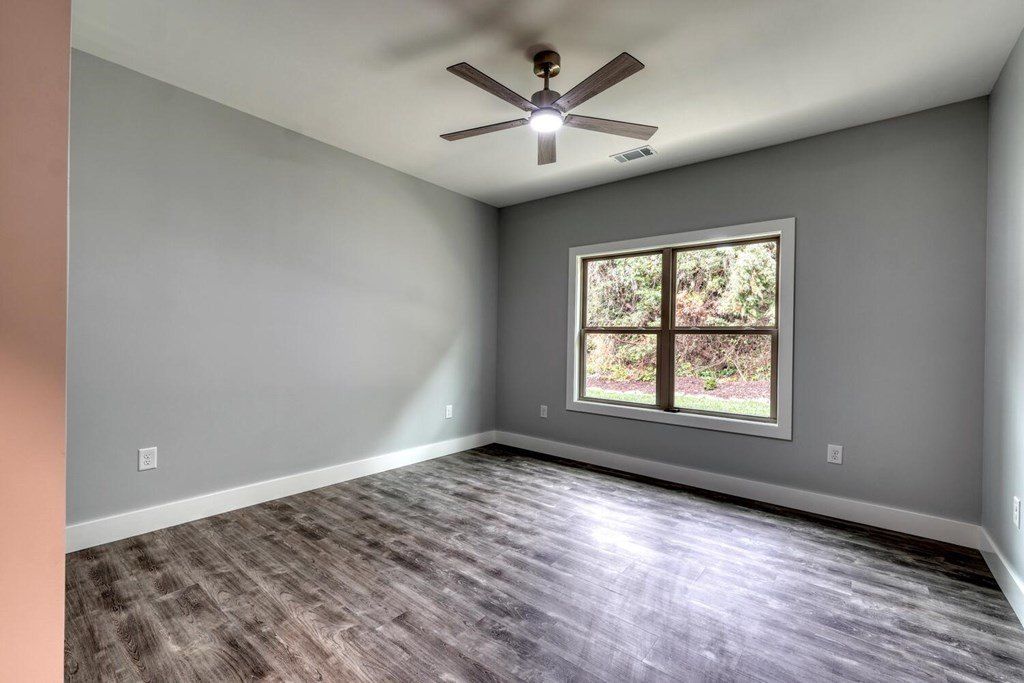 98 Brett Way. Hiawassee, GA 30546