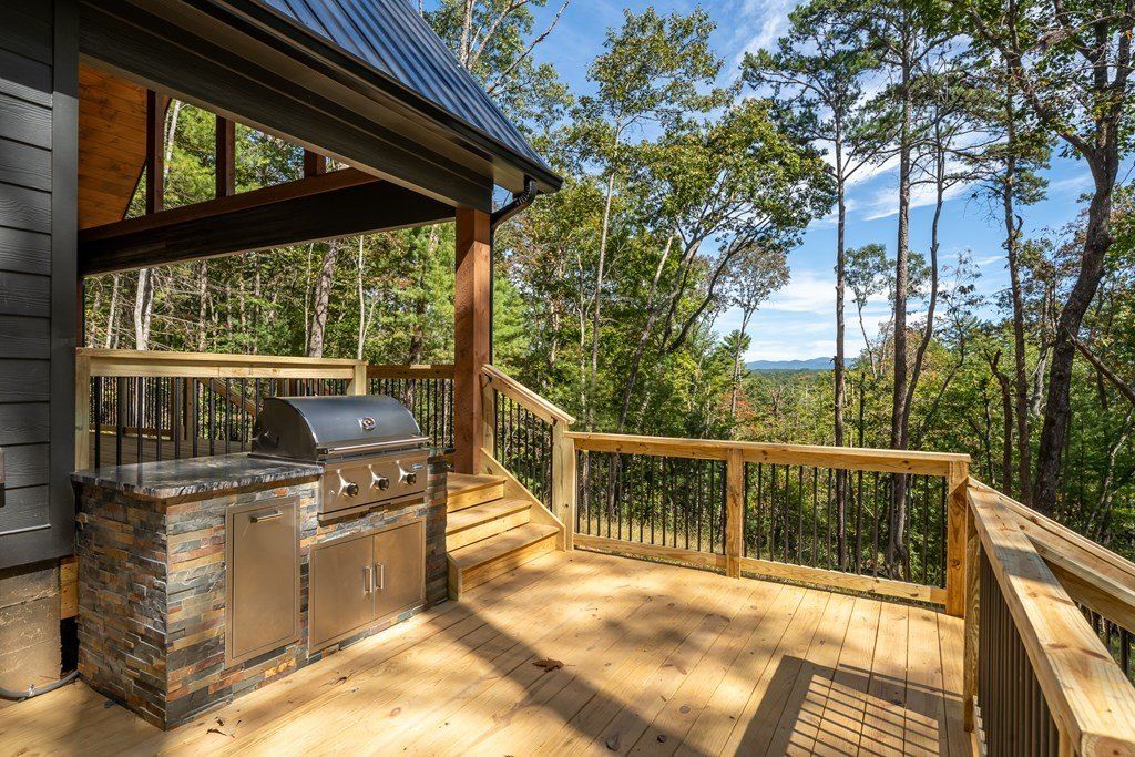 110 Red Oak Trail. Ellijay, GA 30540