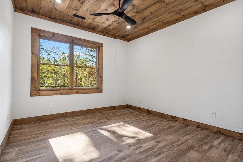 65 Wolf Creek Heights. Mineral Bluff, GA 30559