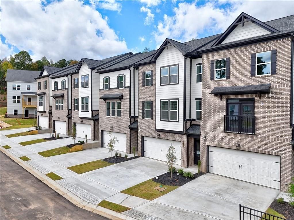 5701 Urban Village Way Unit 33. Tucker, GA 30084