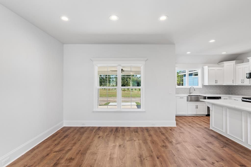 359 Barry Field Circle. Hahira, GA 31632