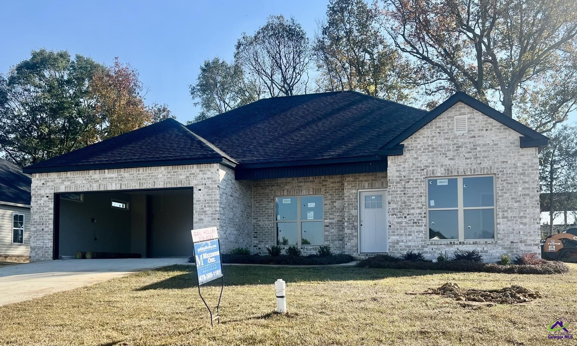 115 Early Drive. Byron, GA 31008