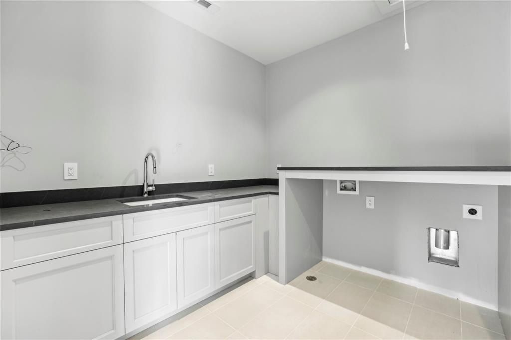 825 Kenry Court. Atlanta, GA 30342