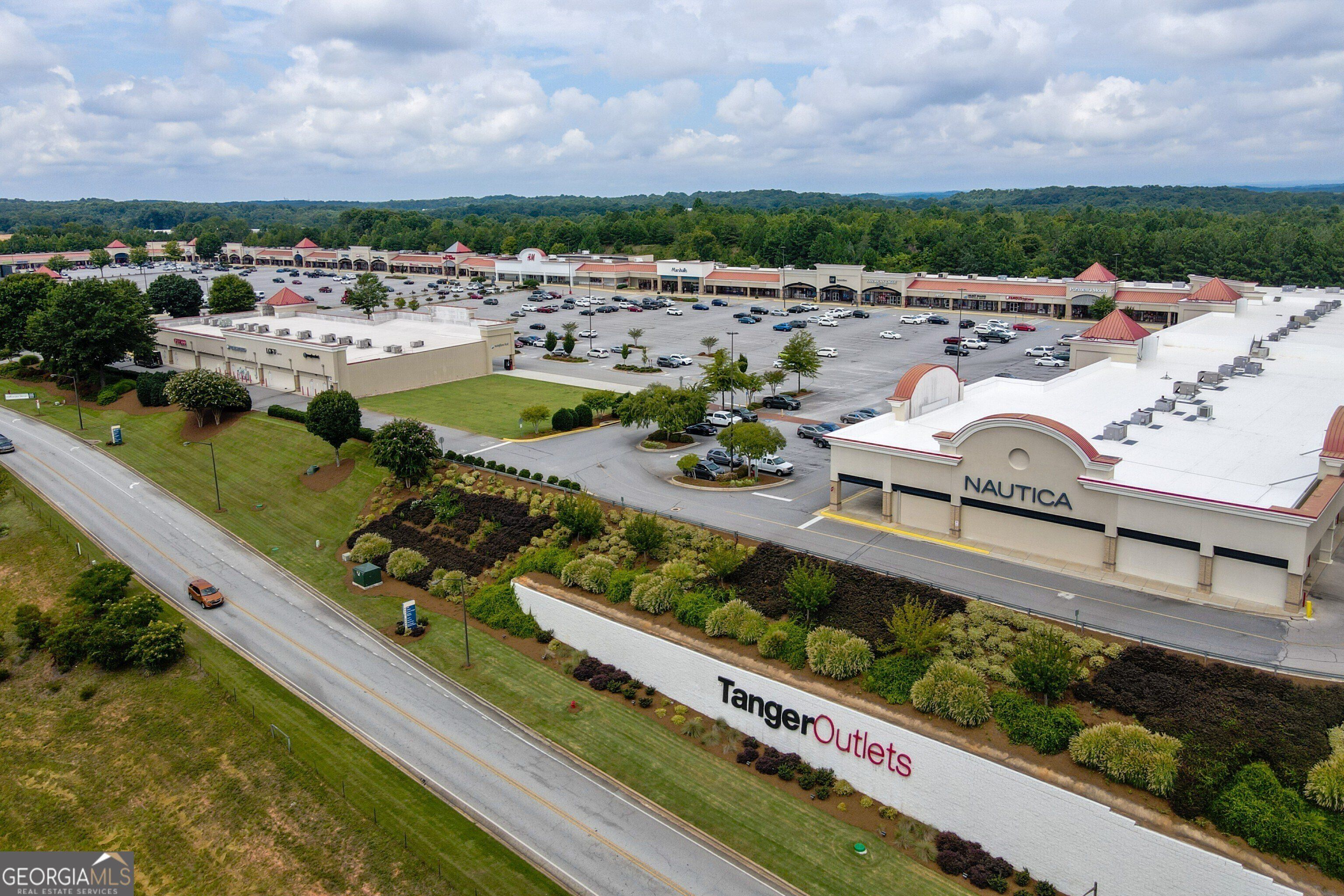 562 Madison Street Unit 100. Commerce, GA 30529