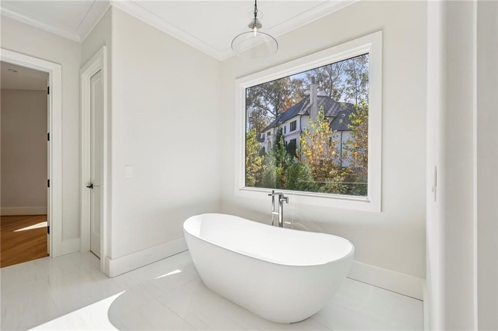 825 Kenry Court. Atlanta, GA 30342