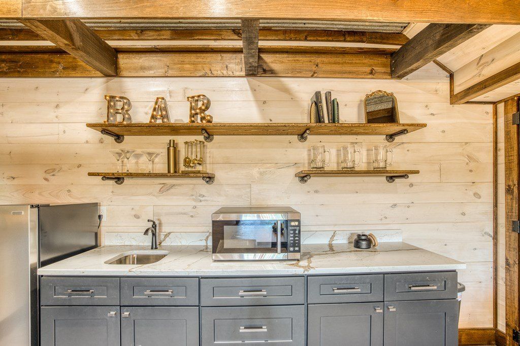 150 Oak Hill Drive. Mineral Bluff, GA 30559