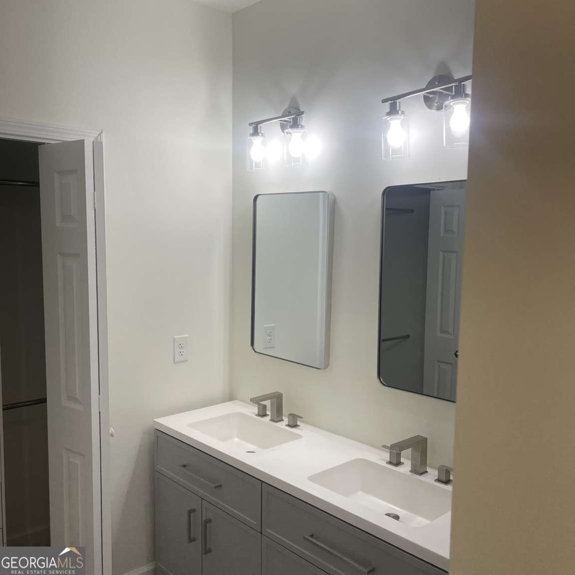 4011 Redan Road Unit 8. Stone Mountain, GA 30083