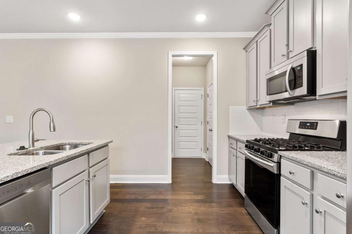 1316 Sunny Valley Lane. Braselton, GA 30517