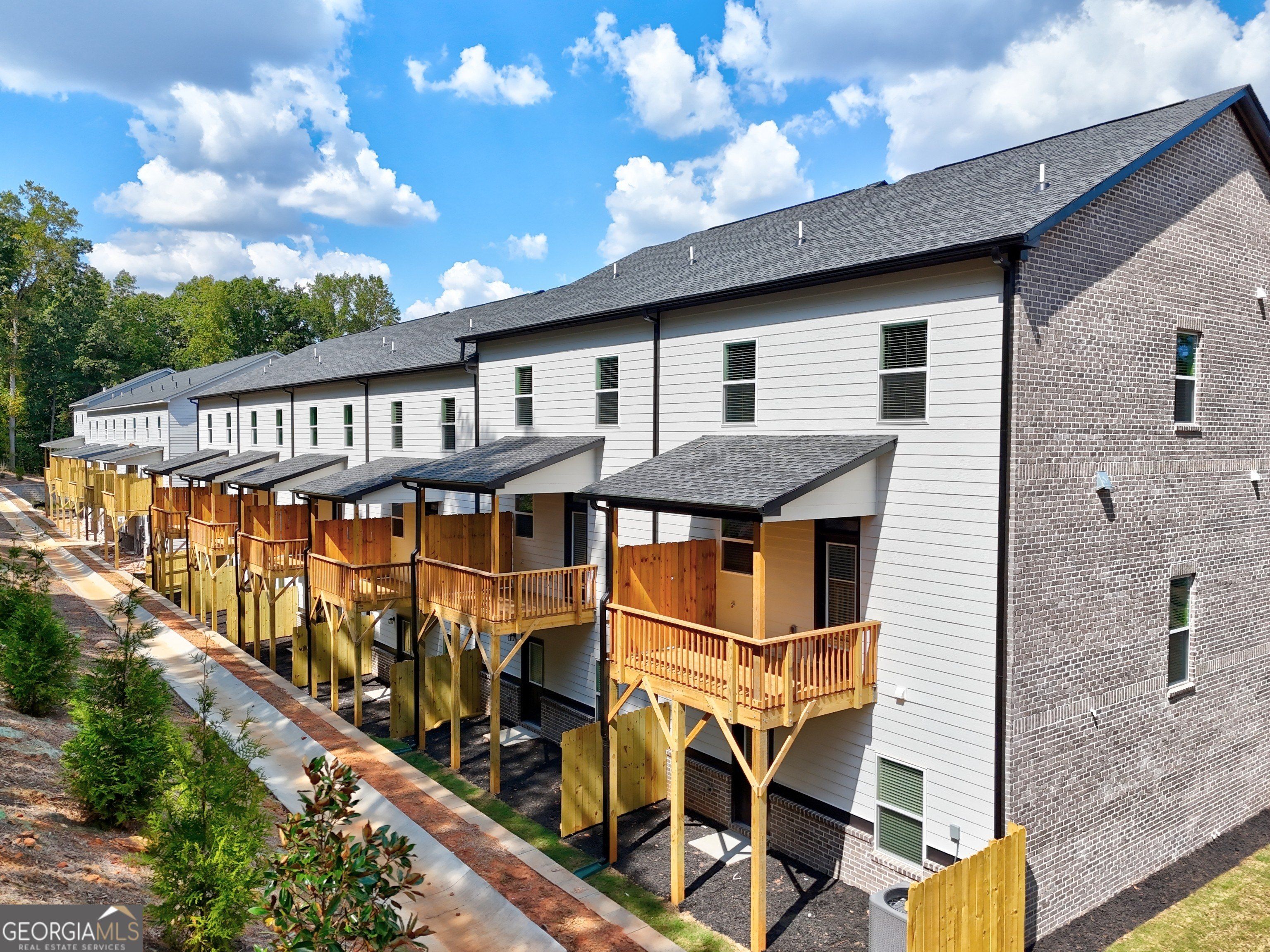 20 Rock Park Way Unit 19. Tucker, GA 30084