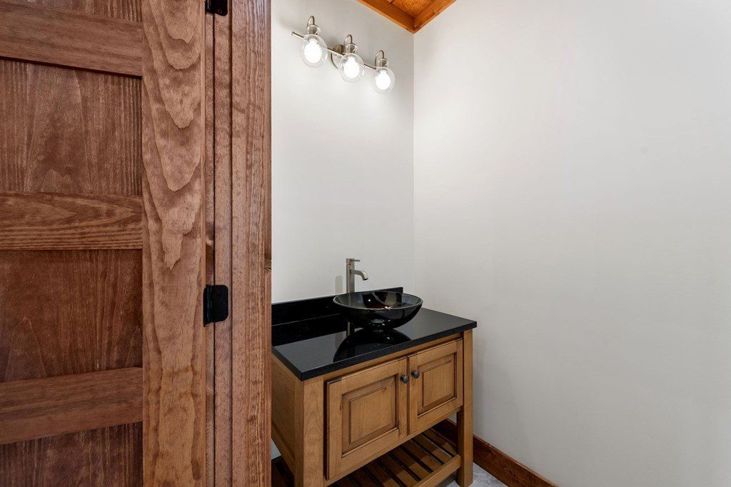 290 Weaver Creek Overlook. Blue Ridge, GA 30513