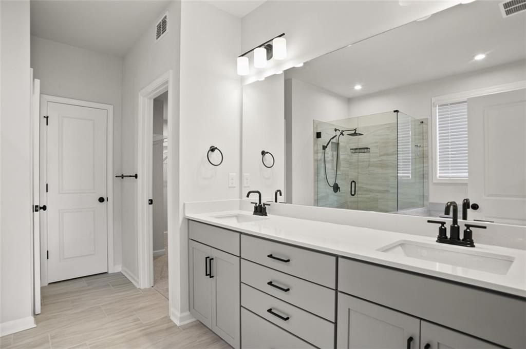 764 Clifftop Crossing Sw. Powder Springs, GA 30127