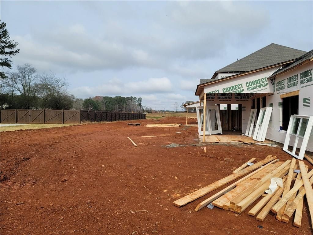 652 Secret Garden Lane. Dacula, GA 30019