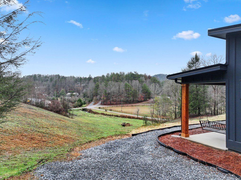88 Dale Valley Circle. Ellijay, GA 30540