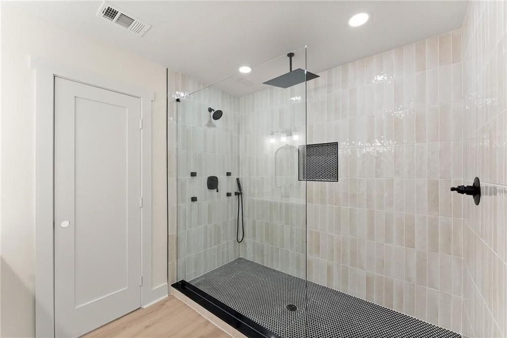 176 Llewellyn St. Clarkesville, GA 30523