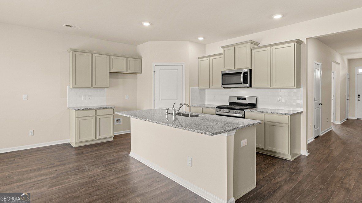 382 Bullock Pass. Jefferson, GA 30549