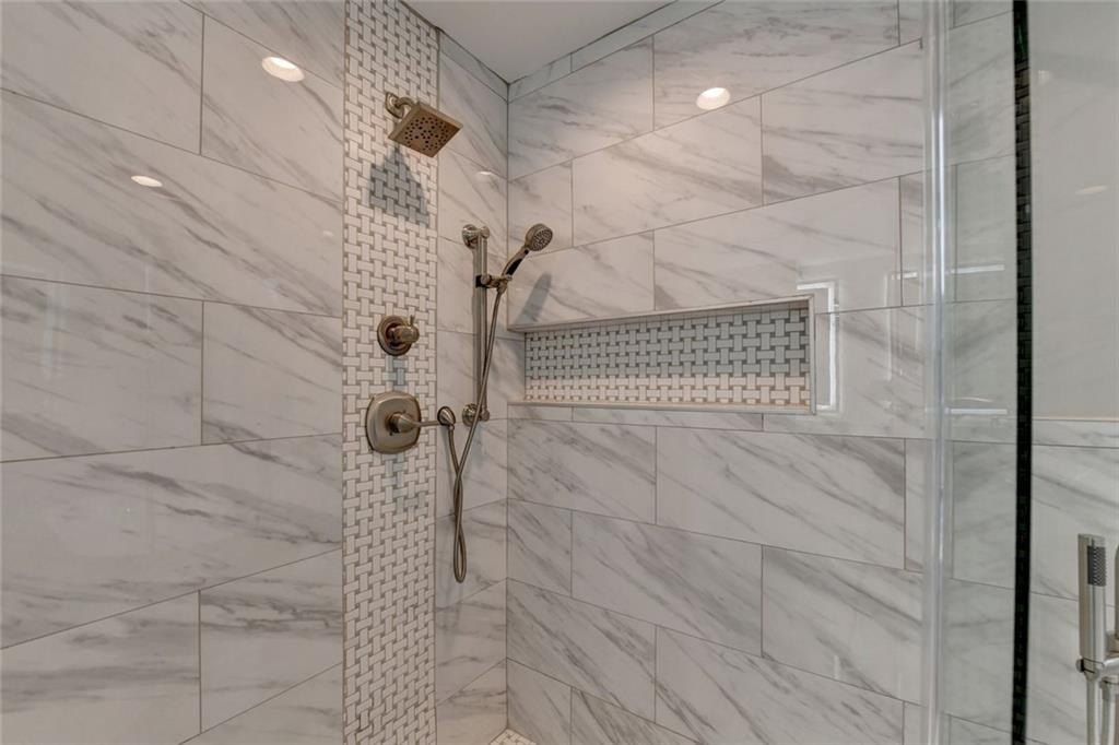 194 Jennifer Lane Nw. Lilburn, GA 30047