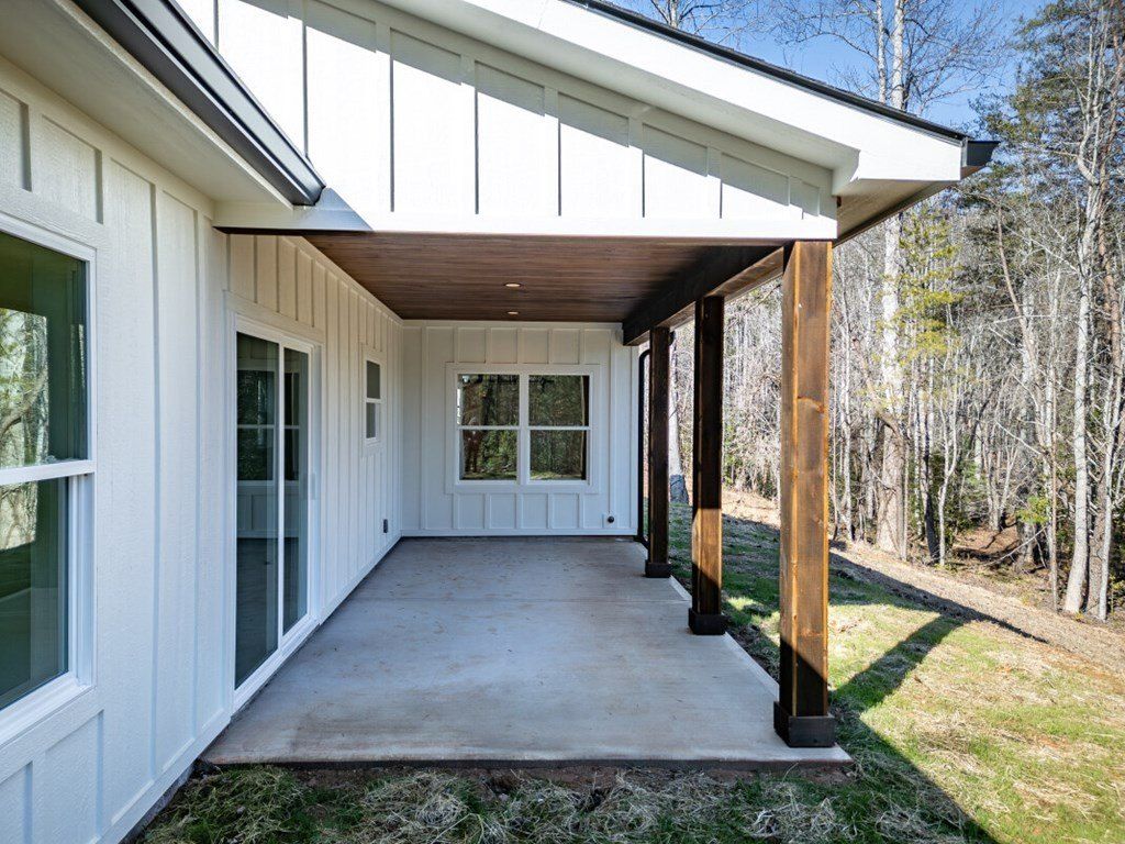 40 Huntington Ridge Road. Blairsville, GA 30512