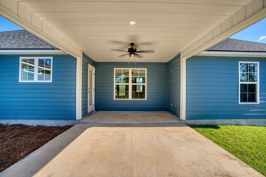 326 Barry Field Cir. Hahira, GA 31632