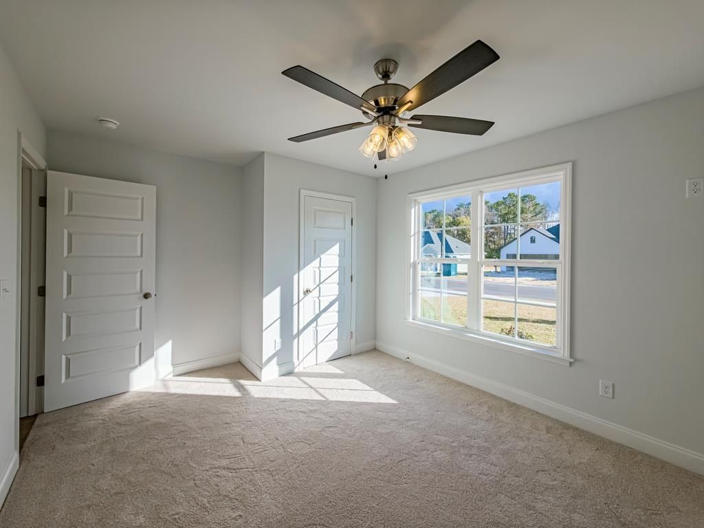 225 Barry Field Cr. Hahira, GA 31632