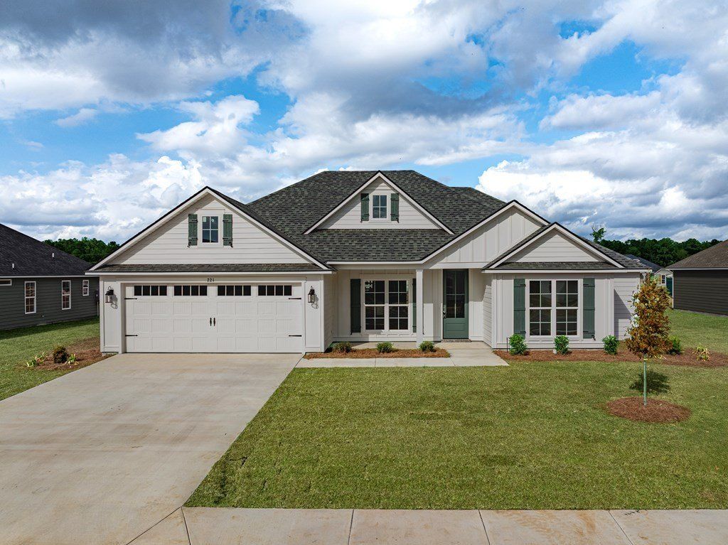 221 Barry Field Circle. Hahira, GA 31632