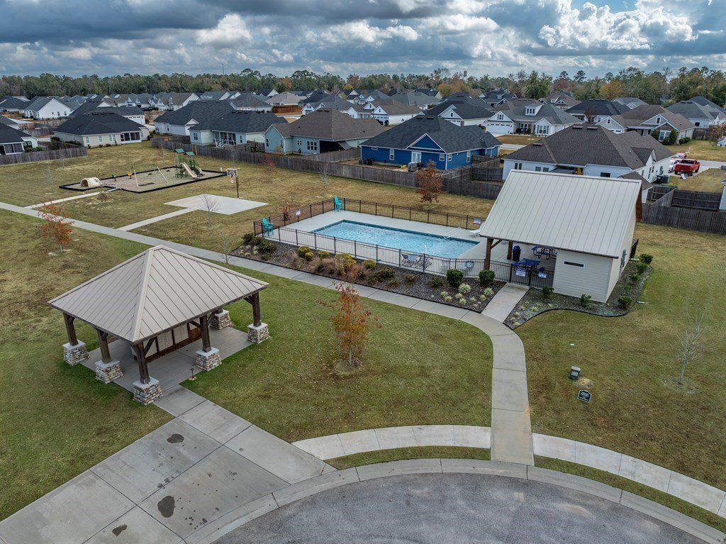 338 Barry Field. Hahira, GA 31632