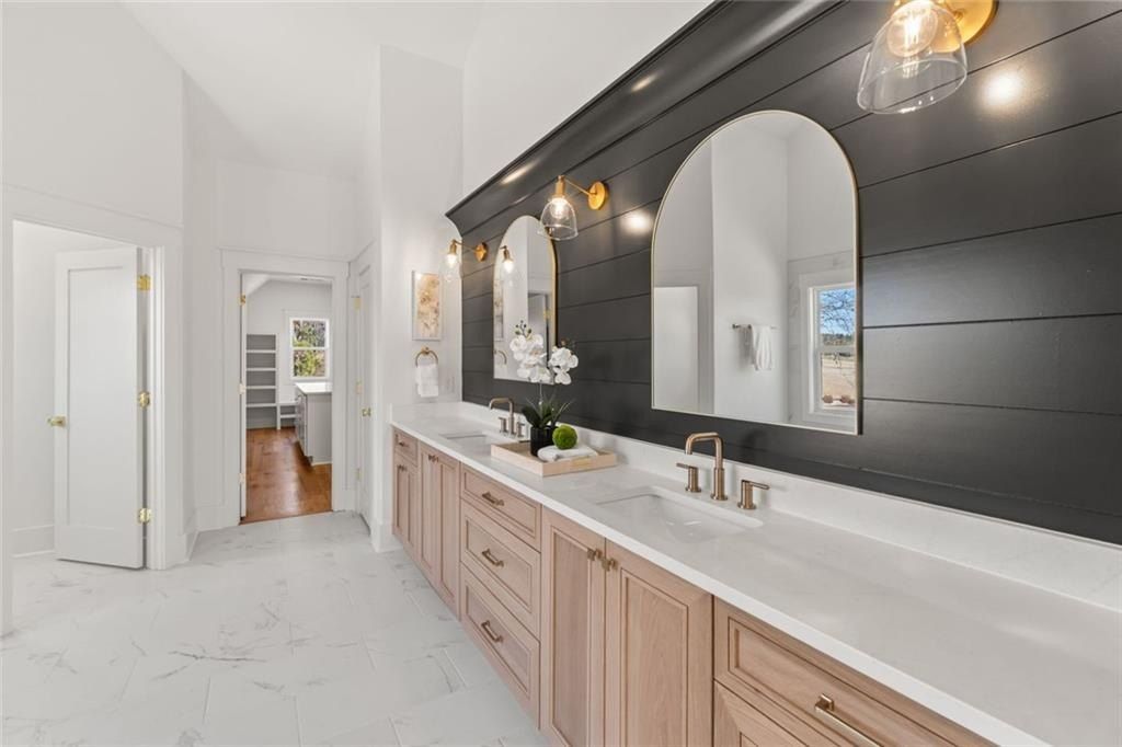 105 River Meadow Lane. Social Circle, GA 30025