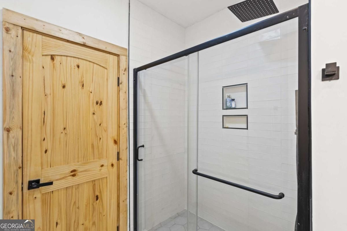 38 Friendly Lane. McCaysville, GA 30555