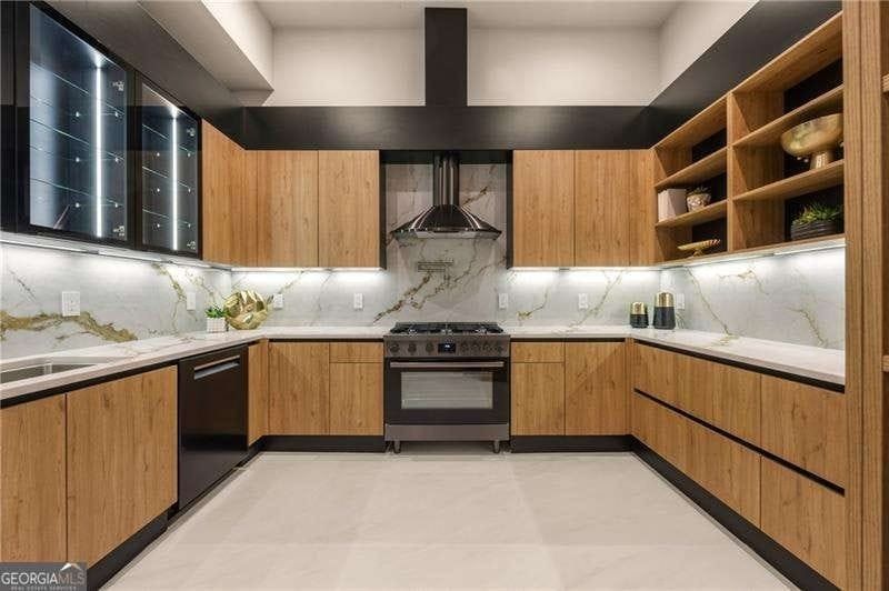 6531 Long Acres Drive. Sandy Springs, GA 30328