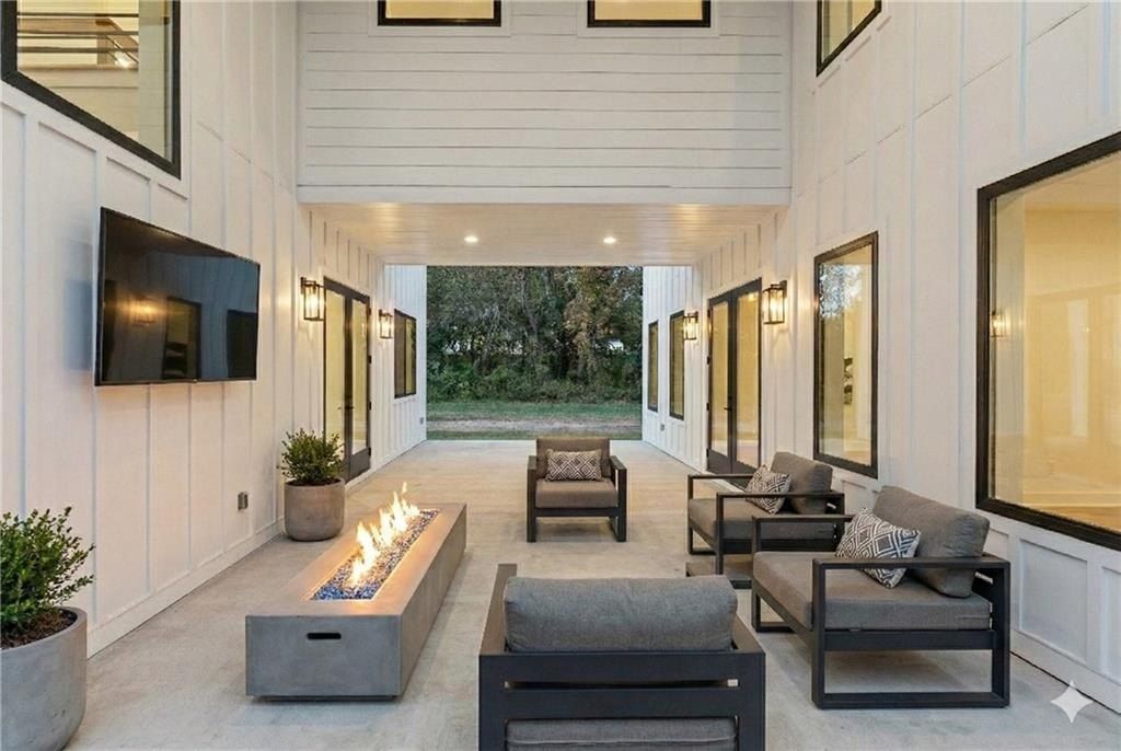 112 Rosa Dorsey Lane. St Simons Island, GA 31522