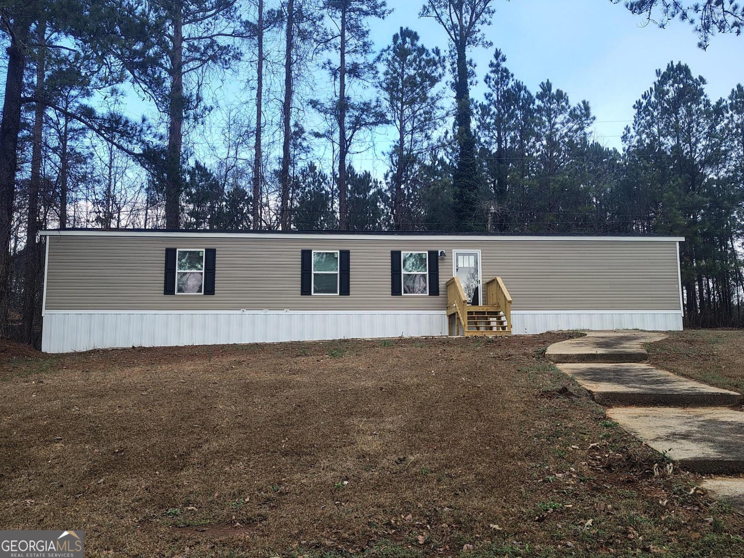 12 Poole Circle Unit 12. Ellenwood, GA 30294