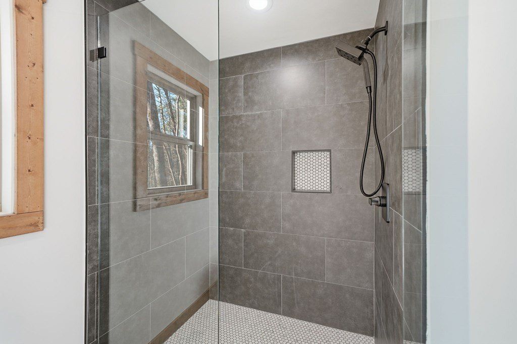 1883 Newport Drive. Ellijay, GA 30540