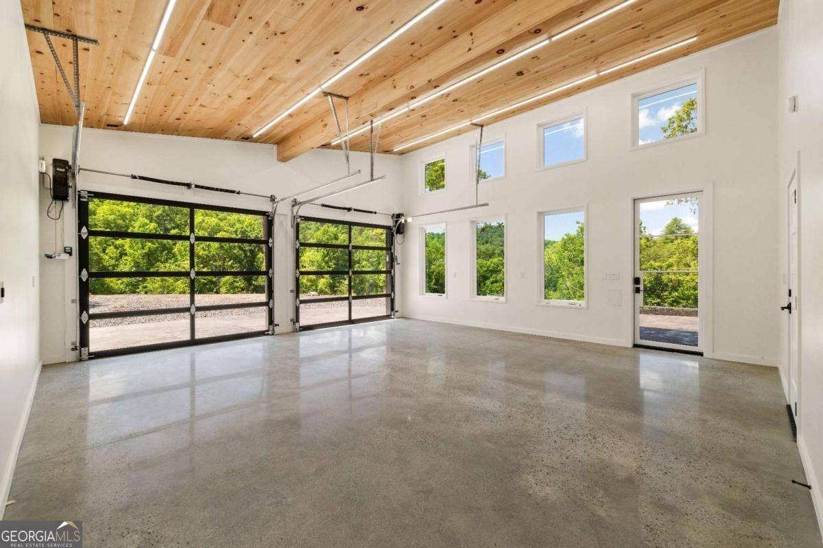 265 Park Glen Lane. Mineral Bluff, GA 30559