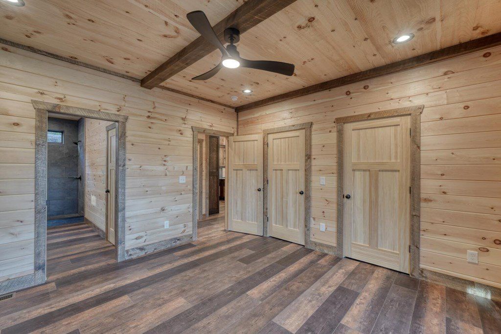 250 Wolf Creek Circle. Mineral Bluff, GA 30559