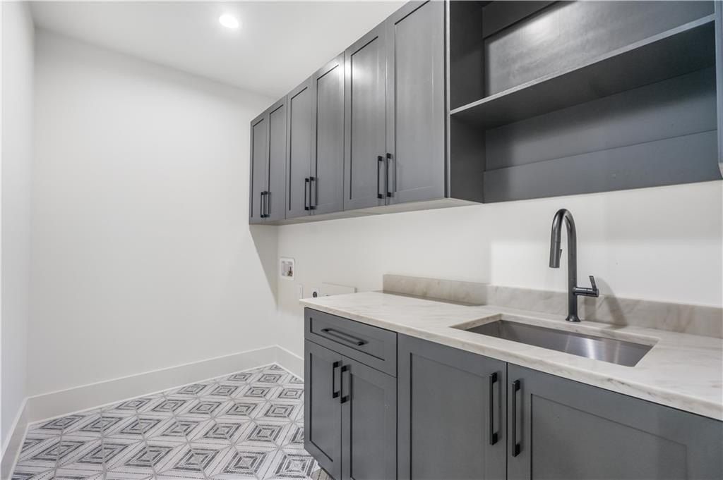 238 Brooke Drive. Alpharetta, GA 30009